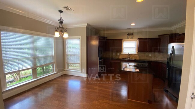 Building Photo - Beautiful 4 Bed 3.5 Bath with Large Yard -...