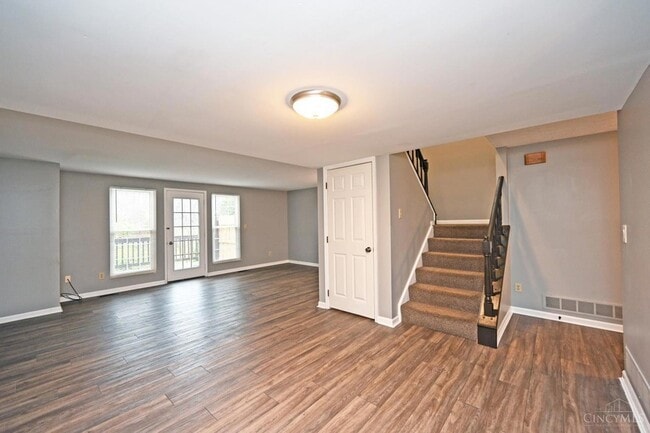 Building Photo - 920 Woodlyn Dr N