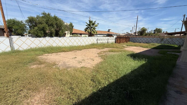 Building Photo - "Charming 2-Bed, 2-Bath Oasis in Phoenix -...