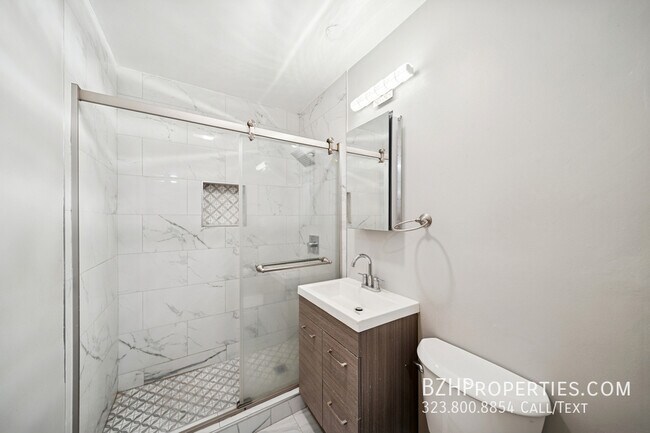 Building Photo - 326 Serrano Ave