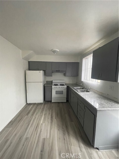 Building Photo - 151 E 95th St