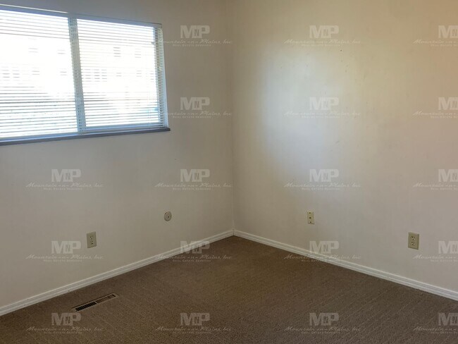 Building Photo - 1719 Banyan Dr