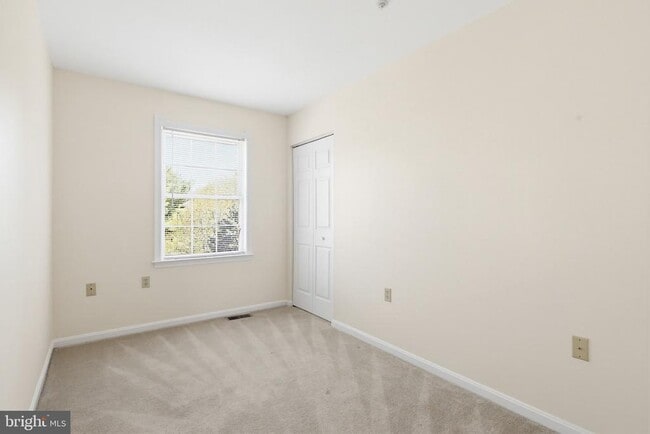 Building Photo - 206 N Towne Ct