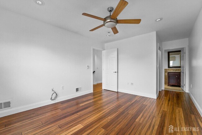 Building Photo - 13 Jill Ct