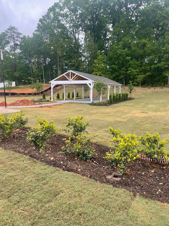 Building Photo - Charming 3-Bedroom Townhome Near Jack Alexander Blvd - APRIL MOVE IN SPECIAL