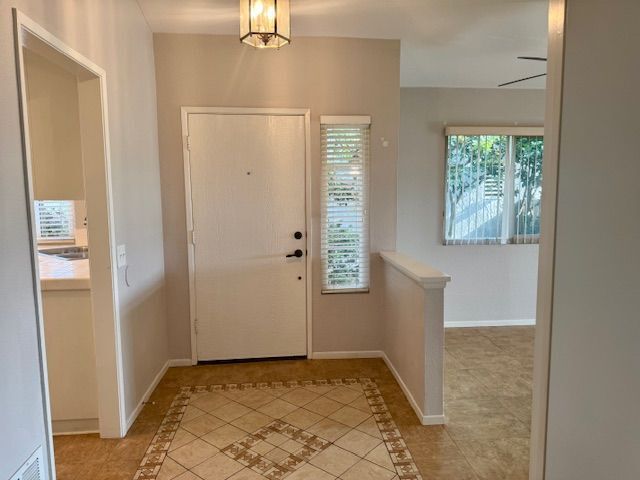 Building Photo - 6991 Sandcastle Dr