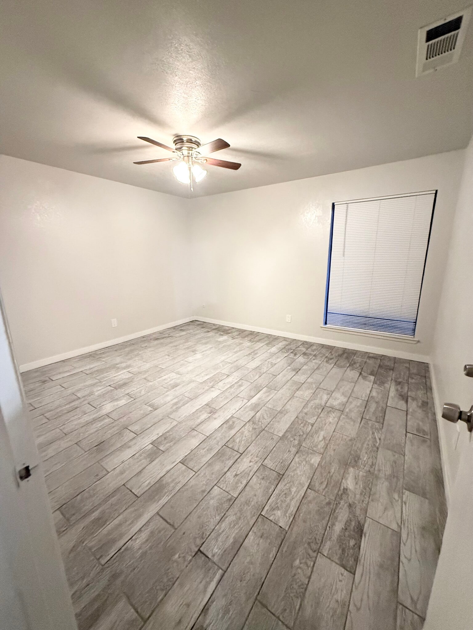 Building Photo - 7089 N Howard St