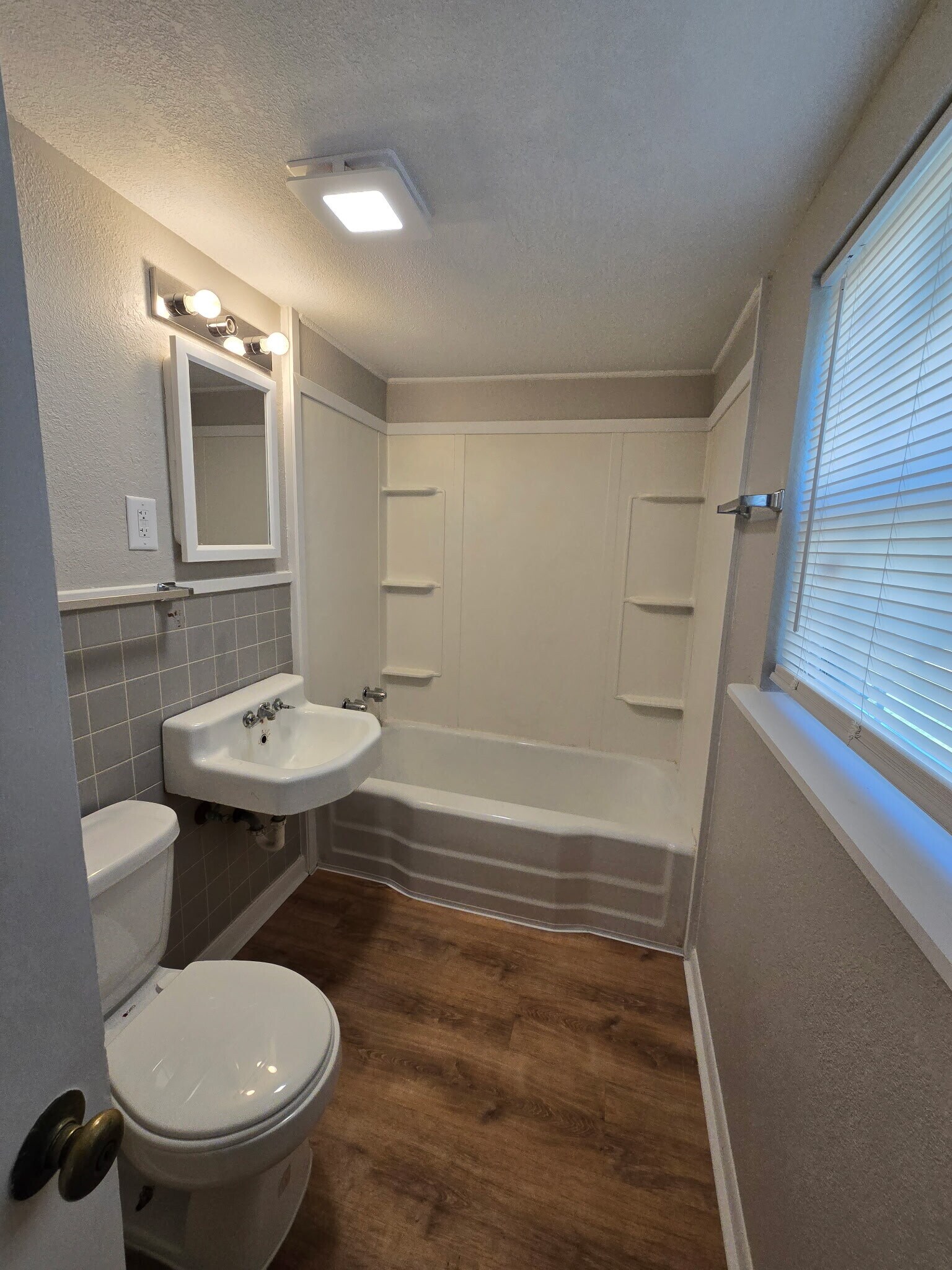 Building Photo - 2307 Elm Ave