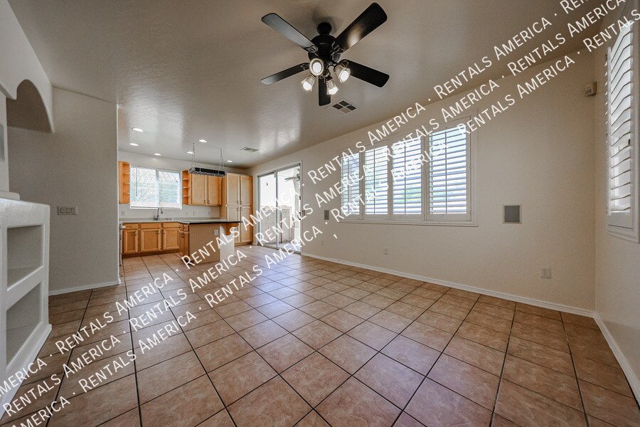 Building Photo - 528 W Mountain Sage Dr