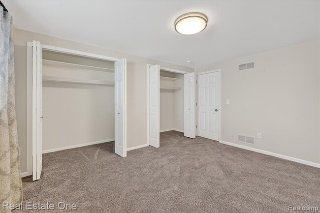 Building Photo - 874 N Main St