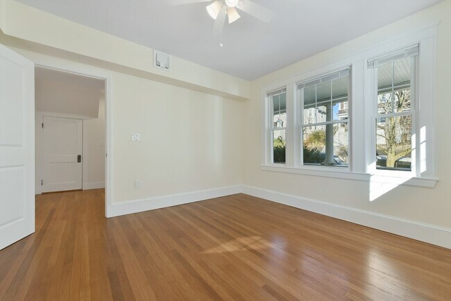 Building Photo - 48 Manthorne Rd