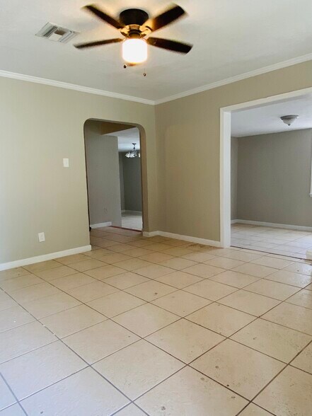 Front family room - 1701 26th St S