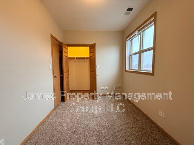 Building Photo - 2729 W Congress Pkwy