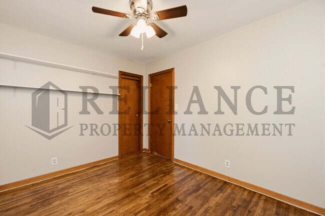 Building Photo - 1620 E Selma St