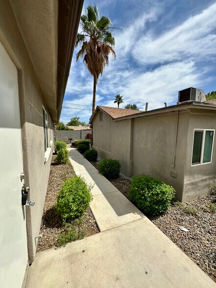 Building Photo - 2308 N 28th PL