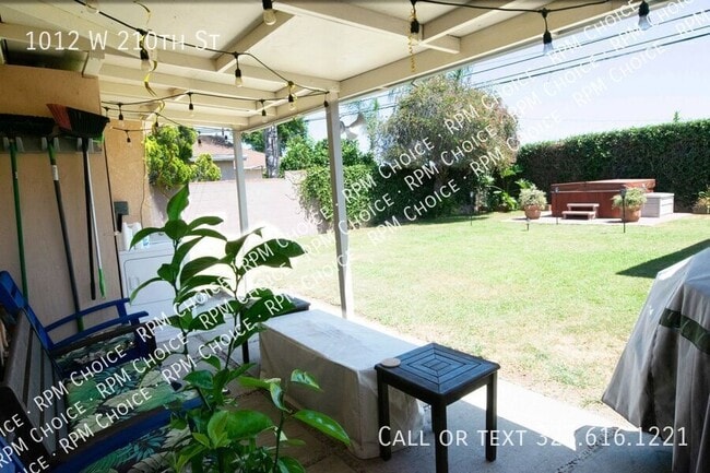 Building Photo - 1012 W 210th St