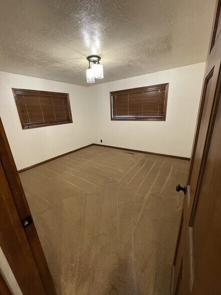 Building Photo - 582 E 4400 S