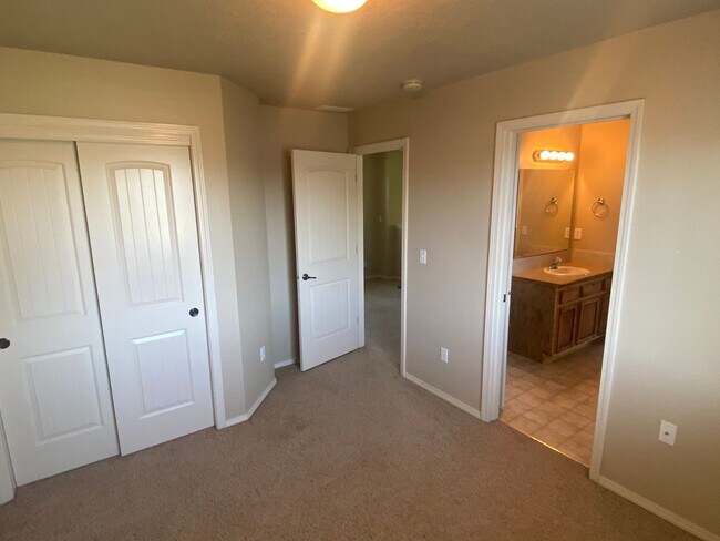 Building Photo - RV/Boat Parking with Nampa Home!