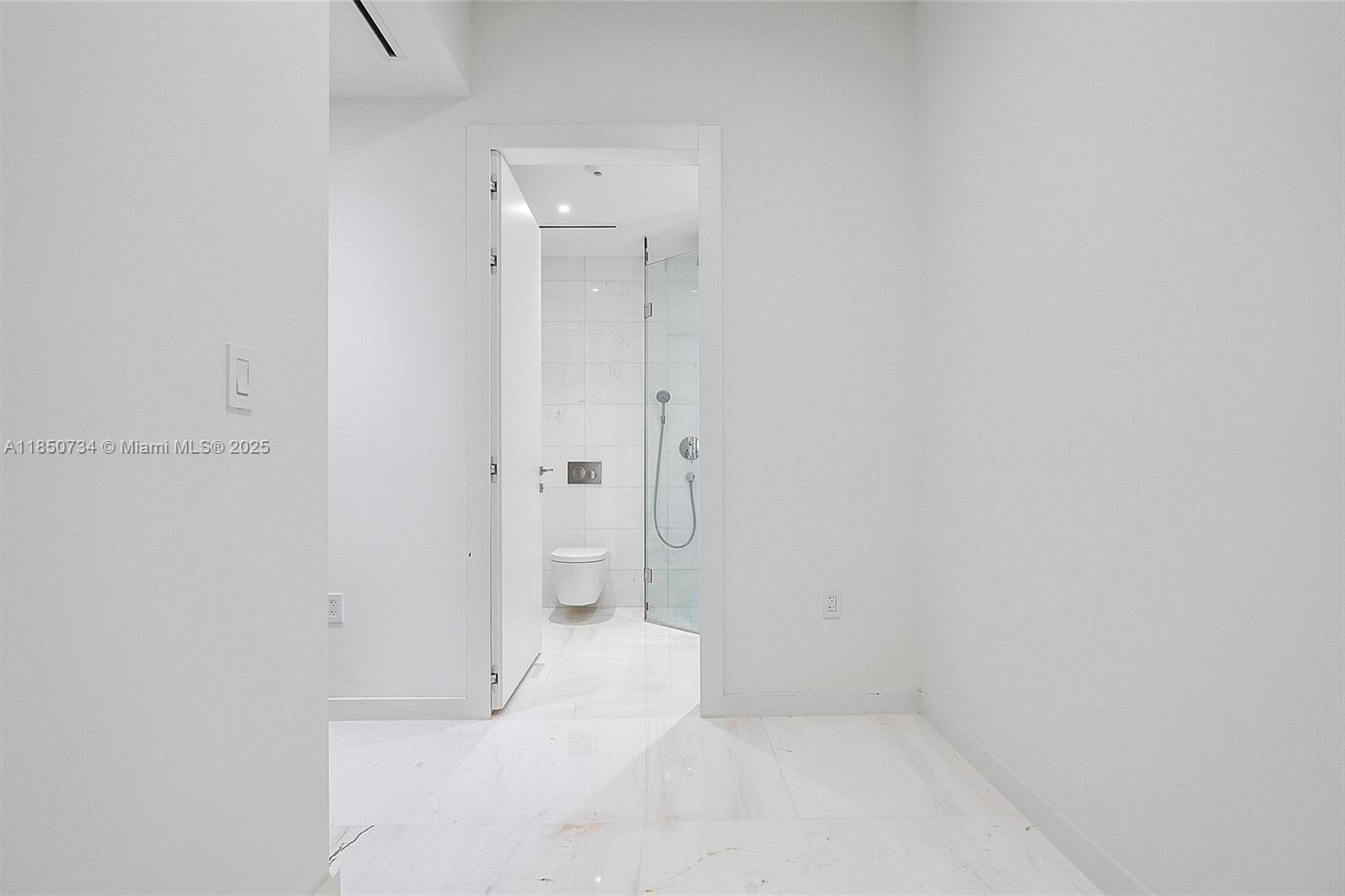 Building Photo - 300 Biscayne Blvd Way