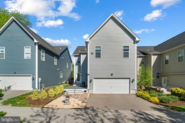Building Photo - 57 Primrose Hill Ln