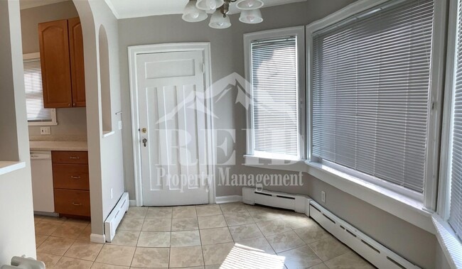 Building Photo - Large home/3bed 3 bath with bonus/office room just outside of PSNS and close to Bremerton Ferry