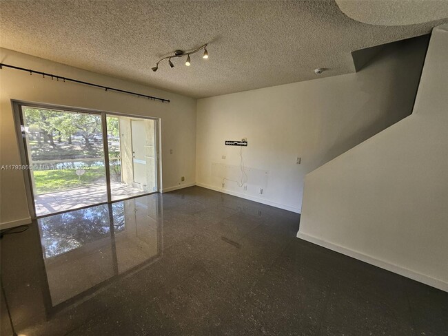 Building Photo - 117 SW 96th Ave