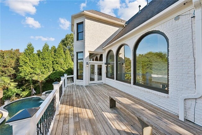 Building Photo - 675 Falls Lake Dr