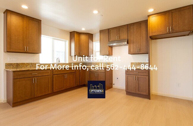 Building Photo - Townhome - 3 Bedrooms-2.5 Baths - Los Angeles -
