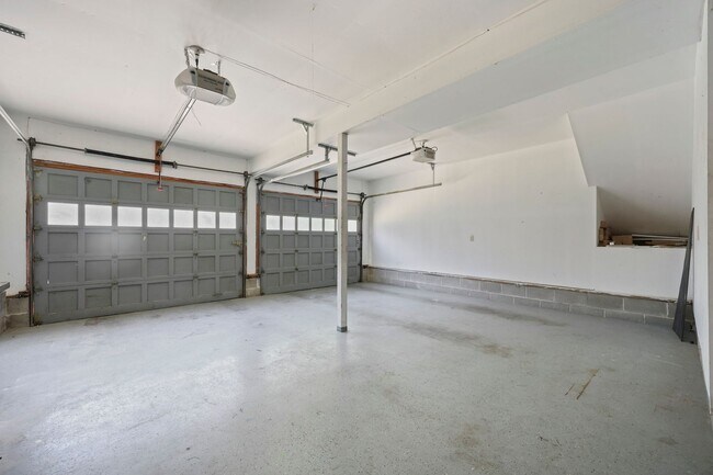 Building Photo - Hard to find 5 bedroom home in Tamoshan ne...