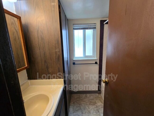 Building Photo - 2145 NW Highland Dr