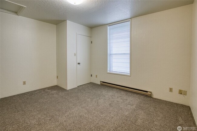 Building Photo - 208 N. "H" Street