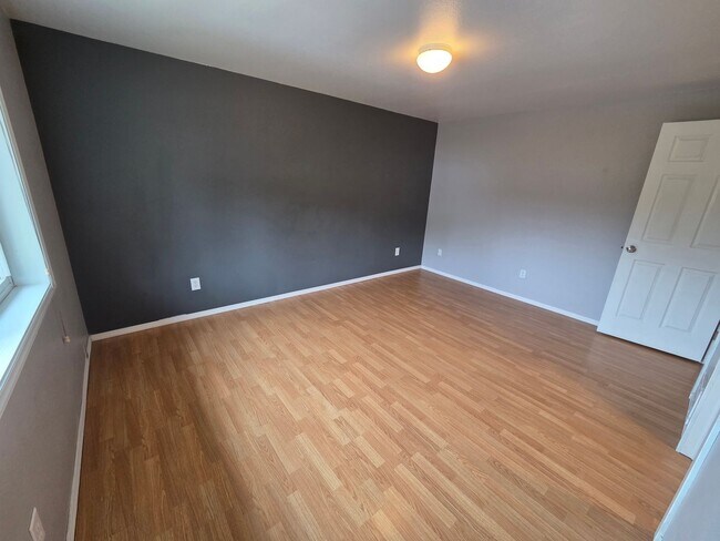 Building Photo - 4058 SE Empress Ct