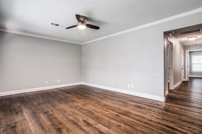 Building Photo - 9334 San Fernando Way