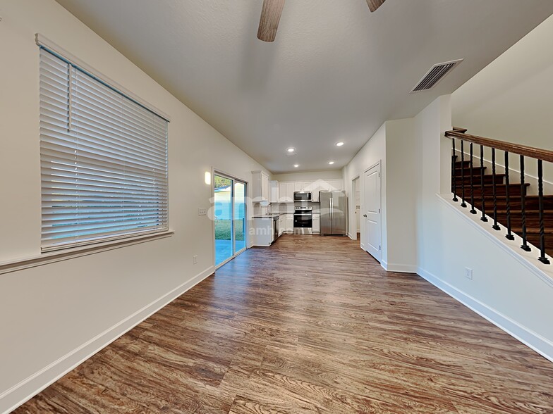 Building Photo - 1100 Tan Tara Trl