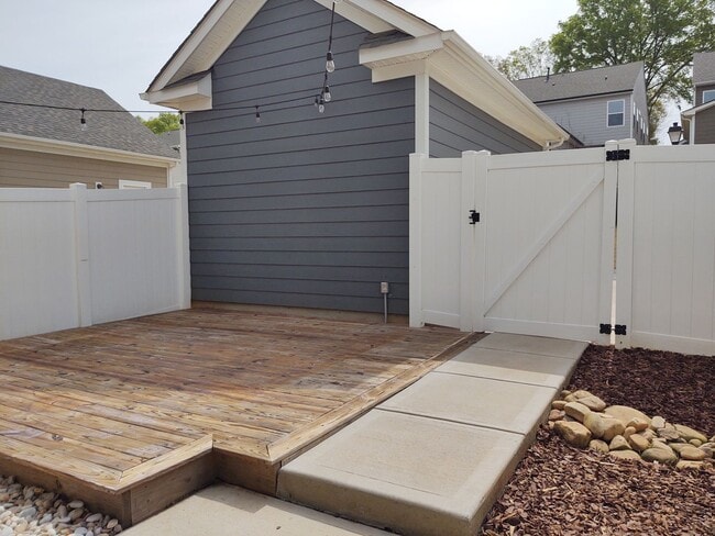 Building Photo - Move-In Ready, End Unit Two Story Townhome...