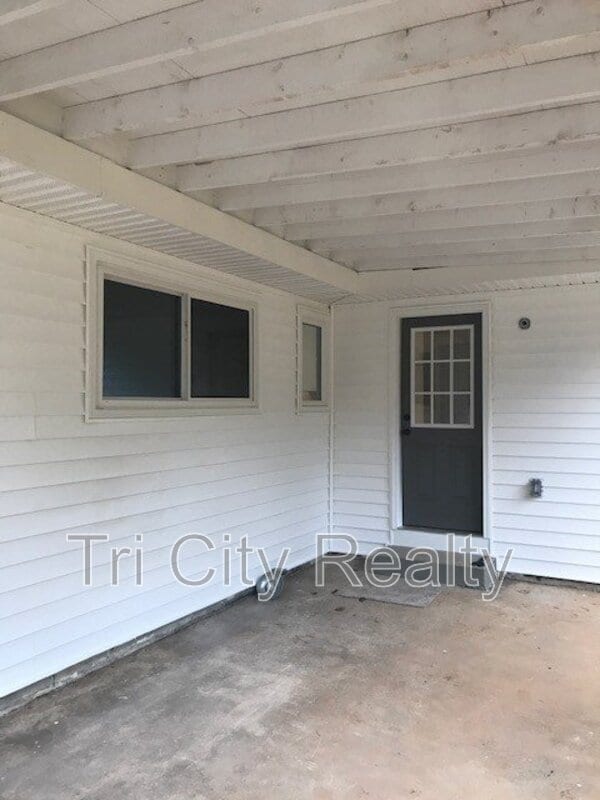 Building Photo - 214 Brooks Rd