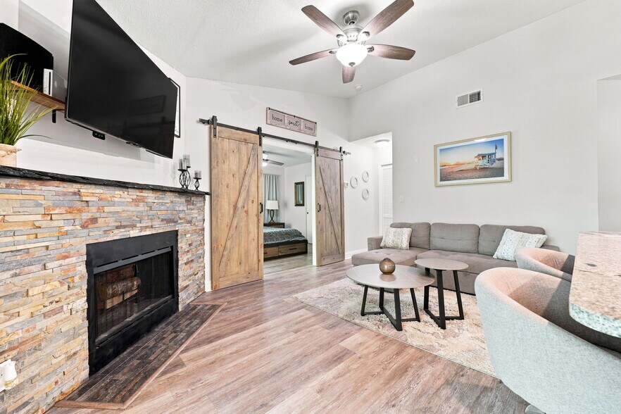 Building Photo - 8630 Mallard Reserve Dr