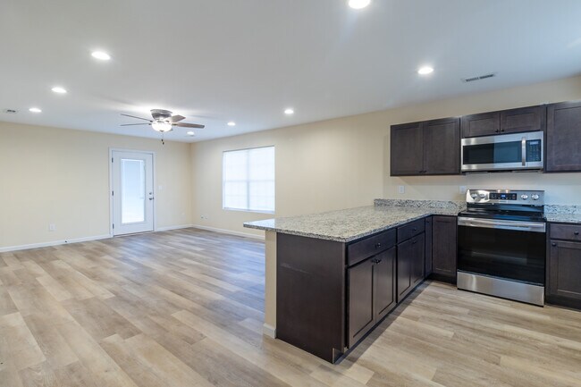 Building Photo - 933 Warrior Hill Dr