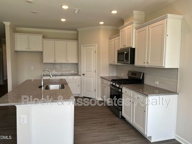Building Photo - 262 Streamliner Blvd