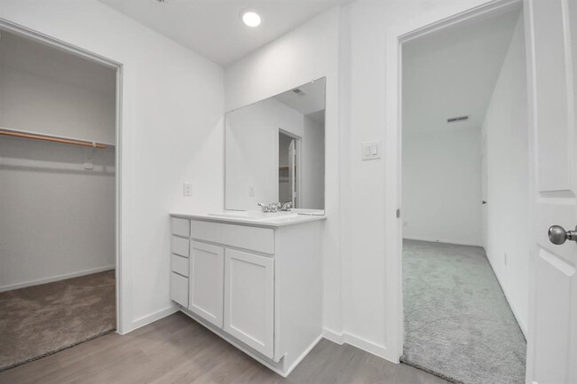 Building Photo - 18036 le gotte