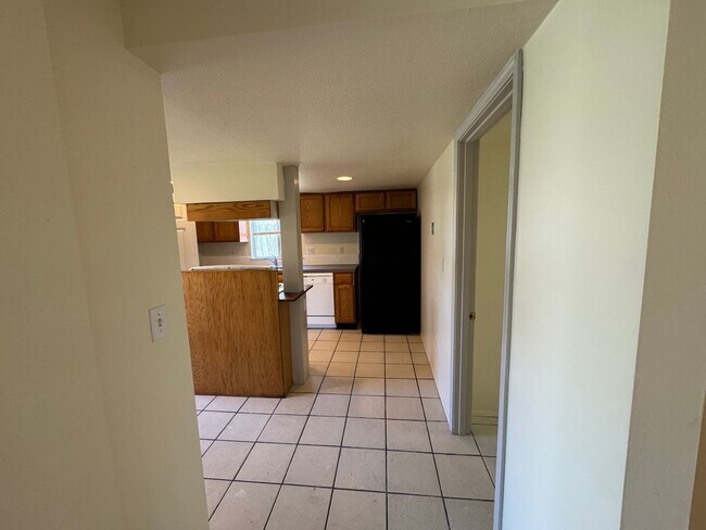 Building Photo - 1048/A/