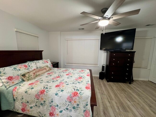 Building Photo - 113 W Big Horn Dr