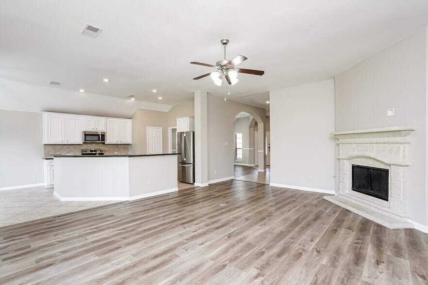 Building Photo - 5403 Belvedere Dr