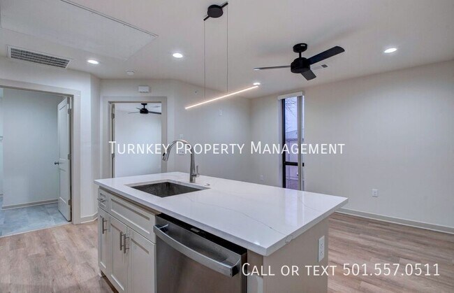 Building Photo - 915 North Street