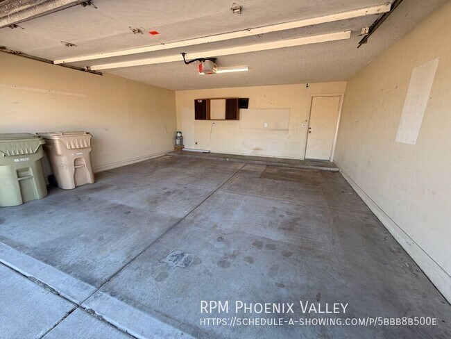 Building Photo - 8151 W Sierra Vista Dr