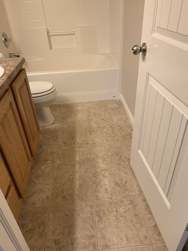 Building Photo - Skyhawk 3 bedroom 2.5 bath with a single car garage