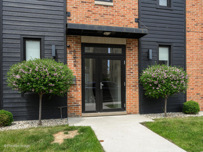 Building Photo - 2150 N Neenah Ave
