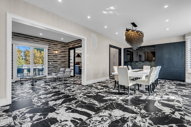 Building Photo - 215 Hollywood Ave