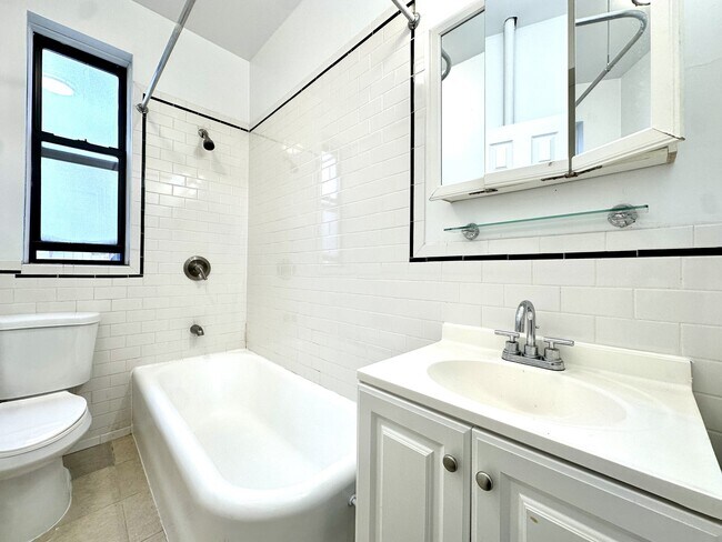 Building Photo - 21 Magaw Pl