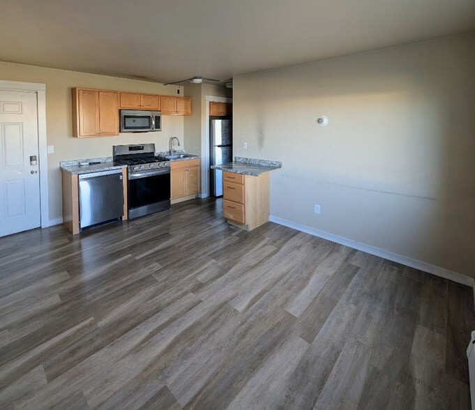Building Photo - 618 Gambell St